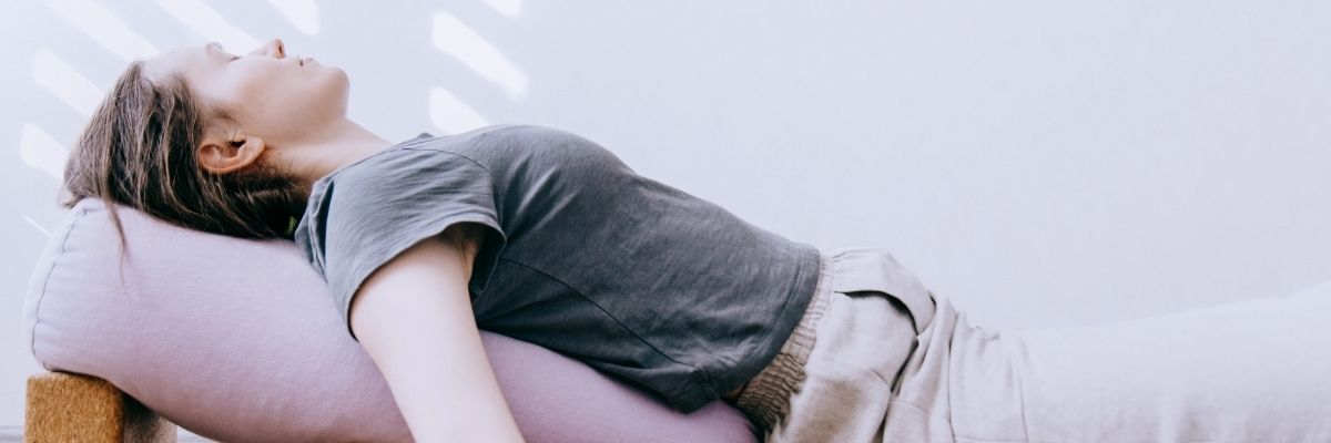 Evde Yin Yoga ile 60 Dakikalık Derin Rahatlama Deneyimi